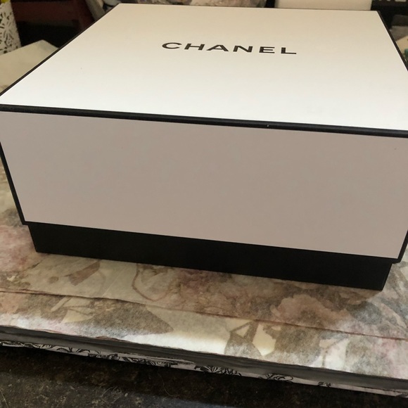 Chanel gift boxes - Picture 6 of 8